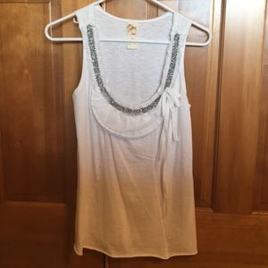 White sleeveless t-shirt with bead and lace detail